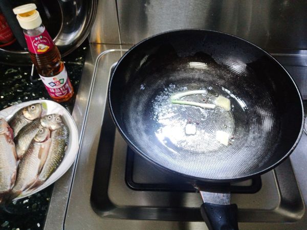 奶白鲫鱼豆腐汤