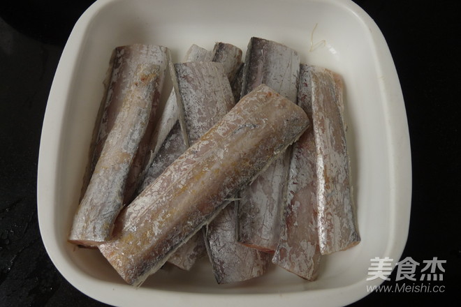 鲜菇浇带鱼的做法