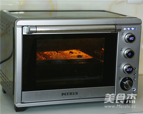 金顶酥粒蓝莓马芬