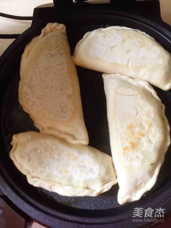 韭菜盒子的做法