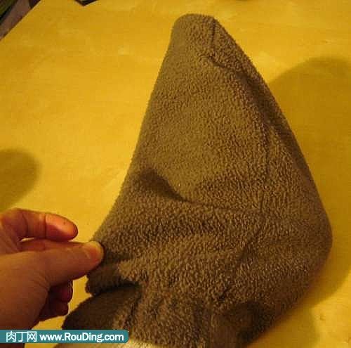 怎样用旧衣服改造DIY小熊袜子拖鞋？