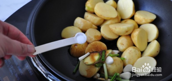 懒人炒菜之红烧土豆的做法