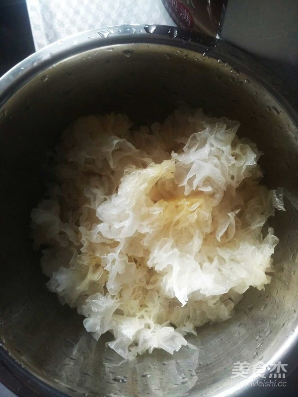 红枣枸杞银耳羹