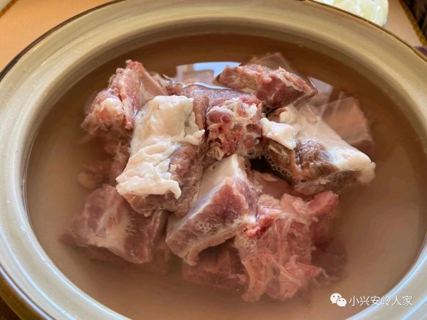 白菜木耳枸杞滋养骨汤