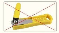 如何安全地给新生儿剪指甲