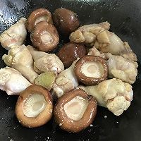 如何制作红酒香菇炖鸡