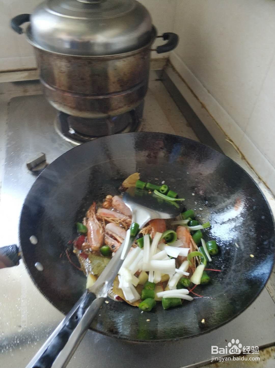 家庭版香菇炒大虾的做法