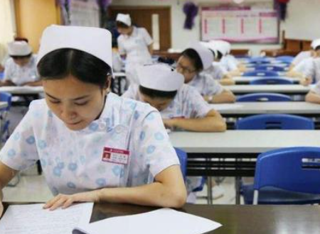 本科学历！2018年考的初级护师！请问什么时候可以报考中级的