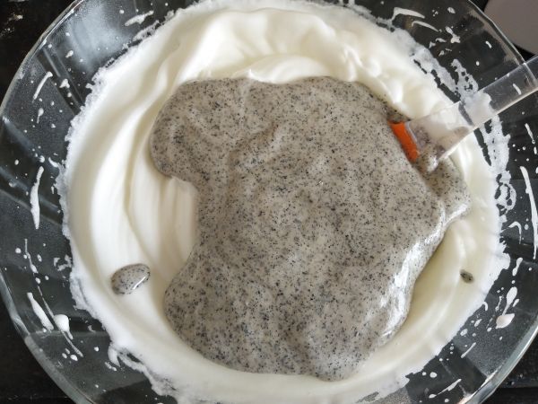 黑芝麻肉松蛋糕卷