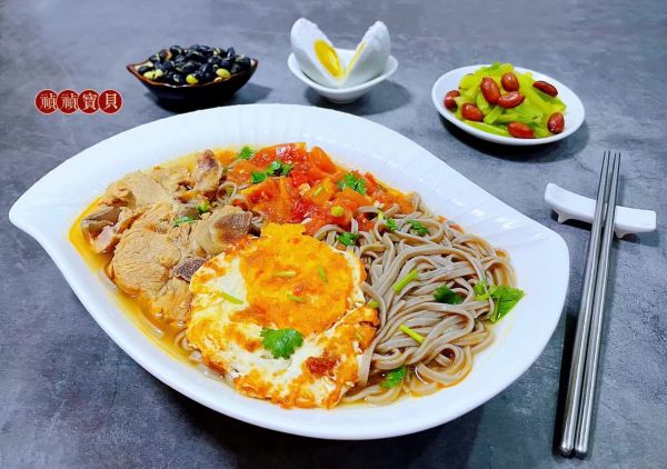 排骨番茄煎蛋荞麦面