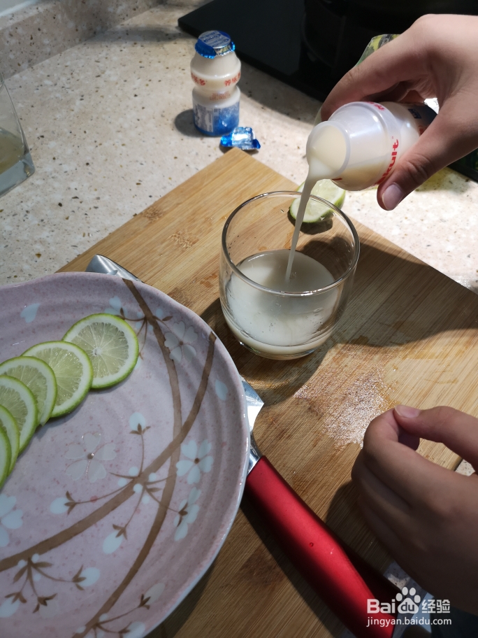 吃光光的青柠绿茶养乐多