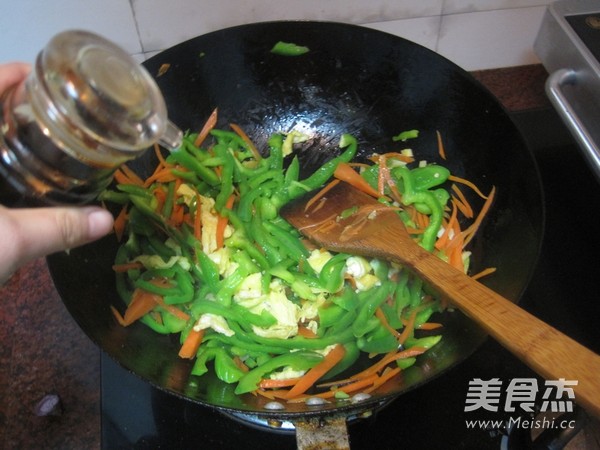 鸡蛋炒青椒胡萝卜丝