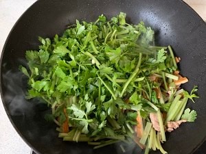 芹菜香干炒肉丝攻略