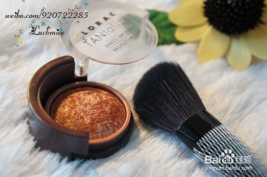 用化妆刷画完美妆容