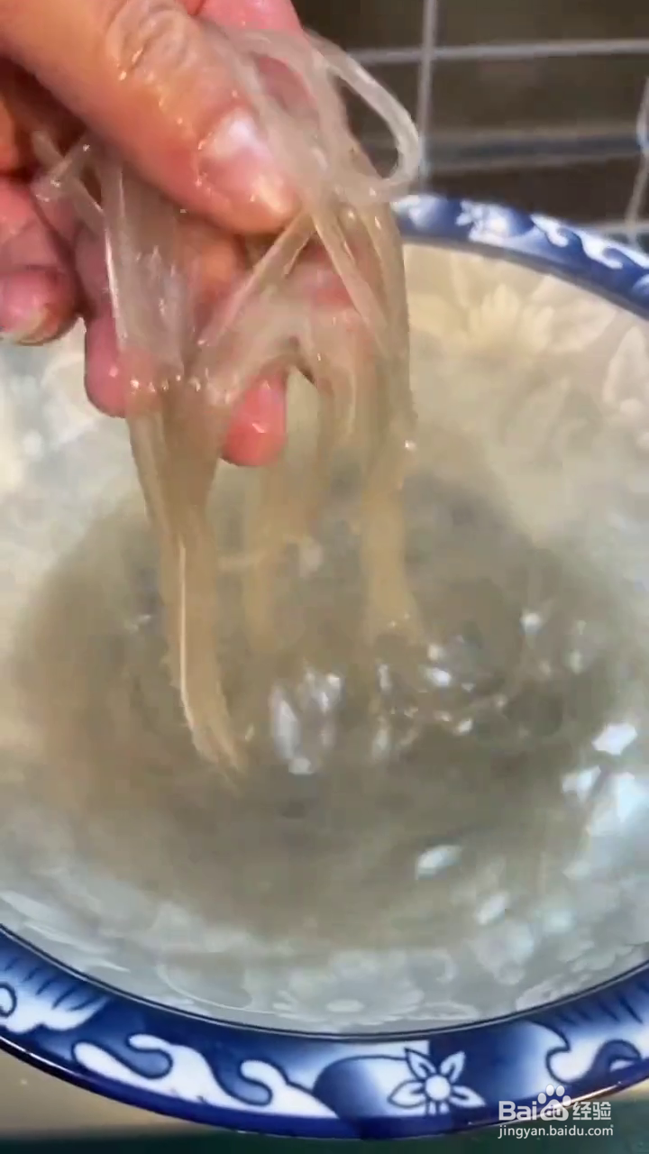 如何炒出简单好吃的芹菜粉条