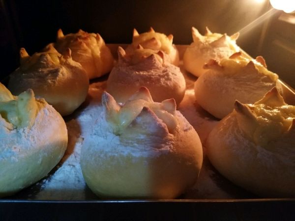 熔岩芝士小面包