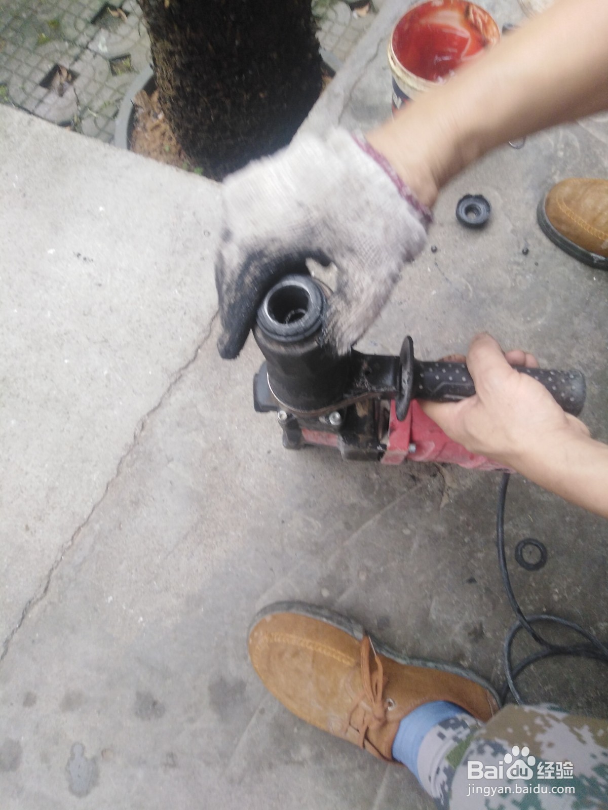 电锤装不进退不出钻头如何修理？