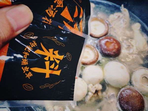 搭配多种蔬菜蘑菇