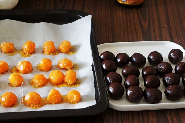 红豆沙蛋黄馅月饼