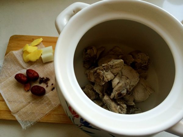 淮山木耳龙骨汤