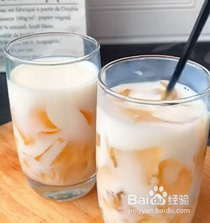 如何自制冰凉解暑的梨汁果冻撞奶？