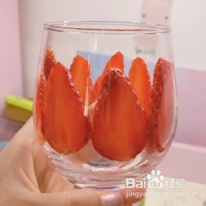 食补佳品草莓酸奶燕麦慕斯杯的做法