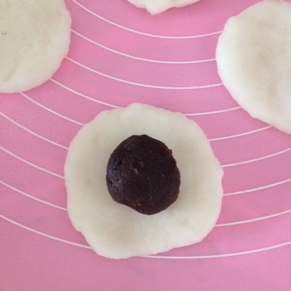 红豆沙冰皮月饼