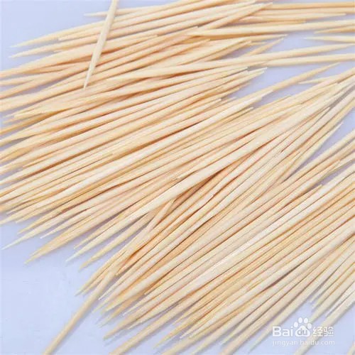 如何清理耳机孔的污垢