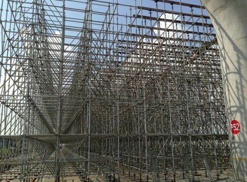 悬挑脚手架挑网如何设置,几层一挑