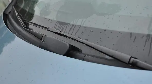 什么车上有两片雨刮什么车上有三片原因是什么