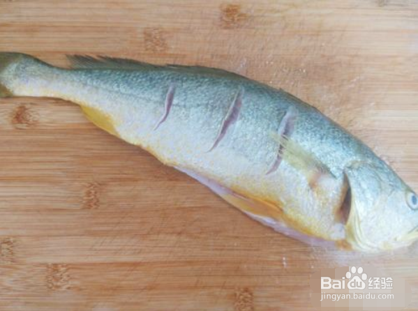 五花肉烧黄花鱼的做法