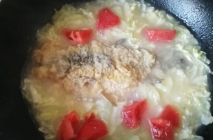 蕃茄白菜鲫鱼汤