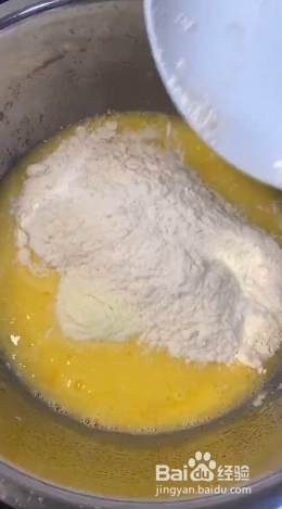 如何制作奶黄包？