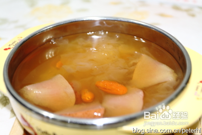 清热润肺的冰糖银耳雪梨羹