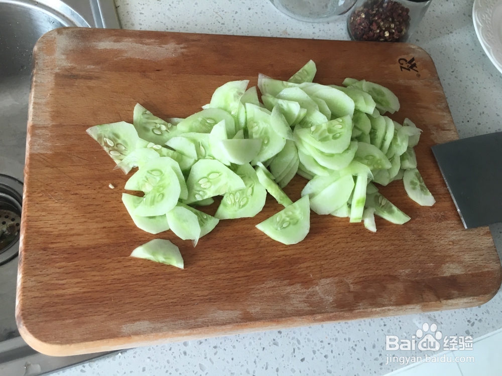 水果黄瓜清炒火腿肠怎么做才好吃？