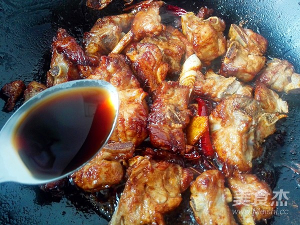 板栗排骨煲的做法