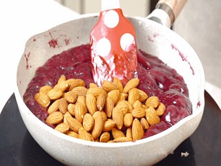 双色坚果牛轧糖怎么做？