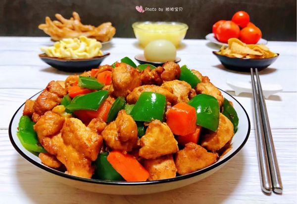 青椒胡萝卜炒鸡丁