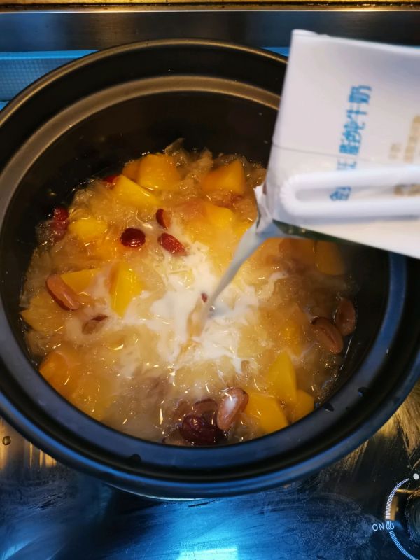 木瓜银耳牛奶羹