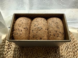 全麦黑芝麻吐司的做法