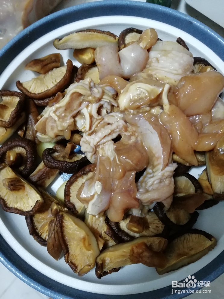 爽脆可口的香菇蒸鸡腿