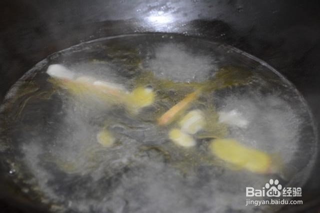 鲜香无比青笋鱿鱼汤