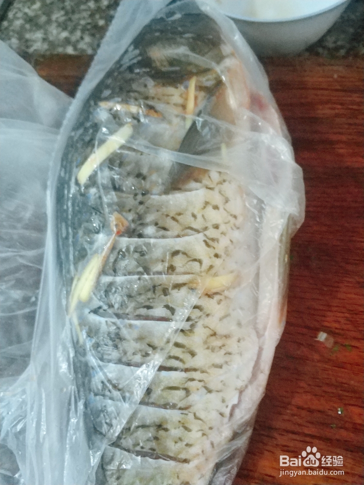 怎么做泡椒蒜子鲫鱼?