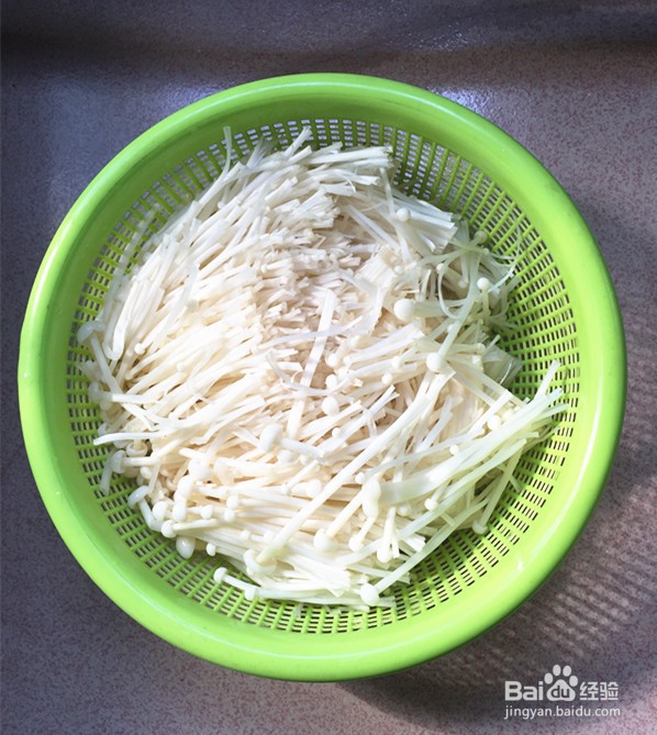 西红柿金针菇肉丸汤的做法