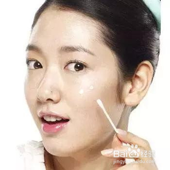 女人怎样正确用遮瑕来弥补底子