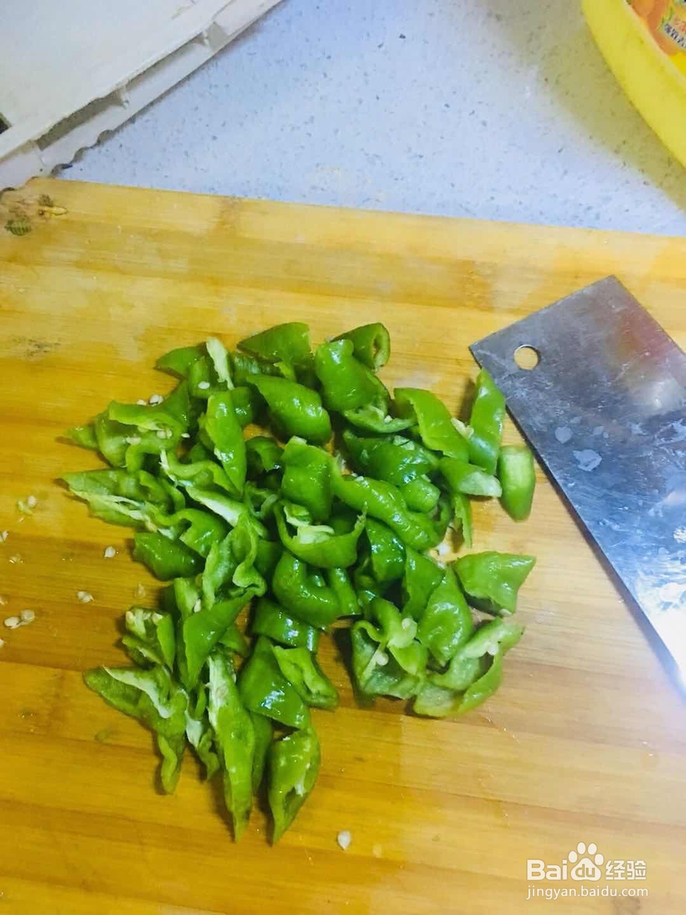 夏天如何制做家常菜尖椒炒土豆丝