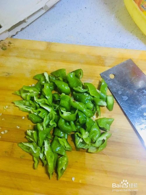 夏天如何制做家常菜尖椒炒土豆丝？