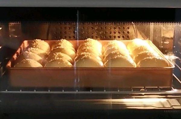 牛奶拉丝小面包