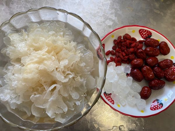 银耳羹美容又养颜