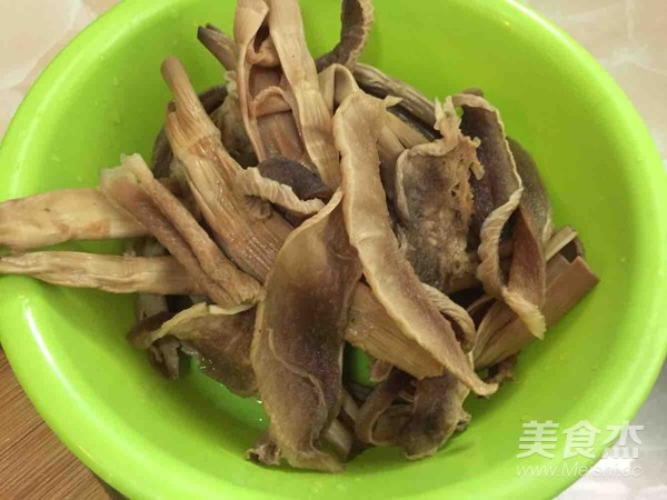 腊肉炖粉条的做法